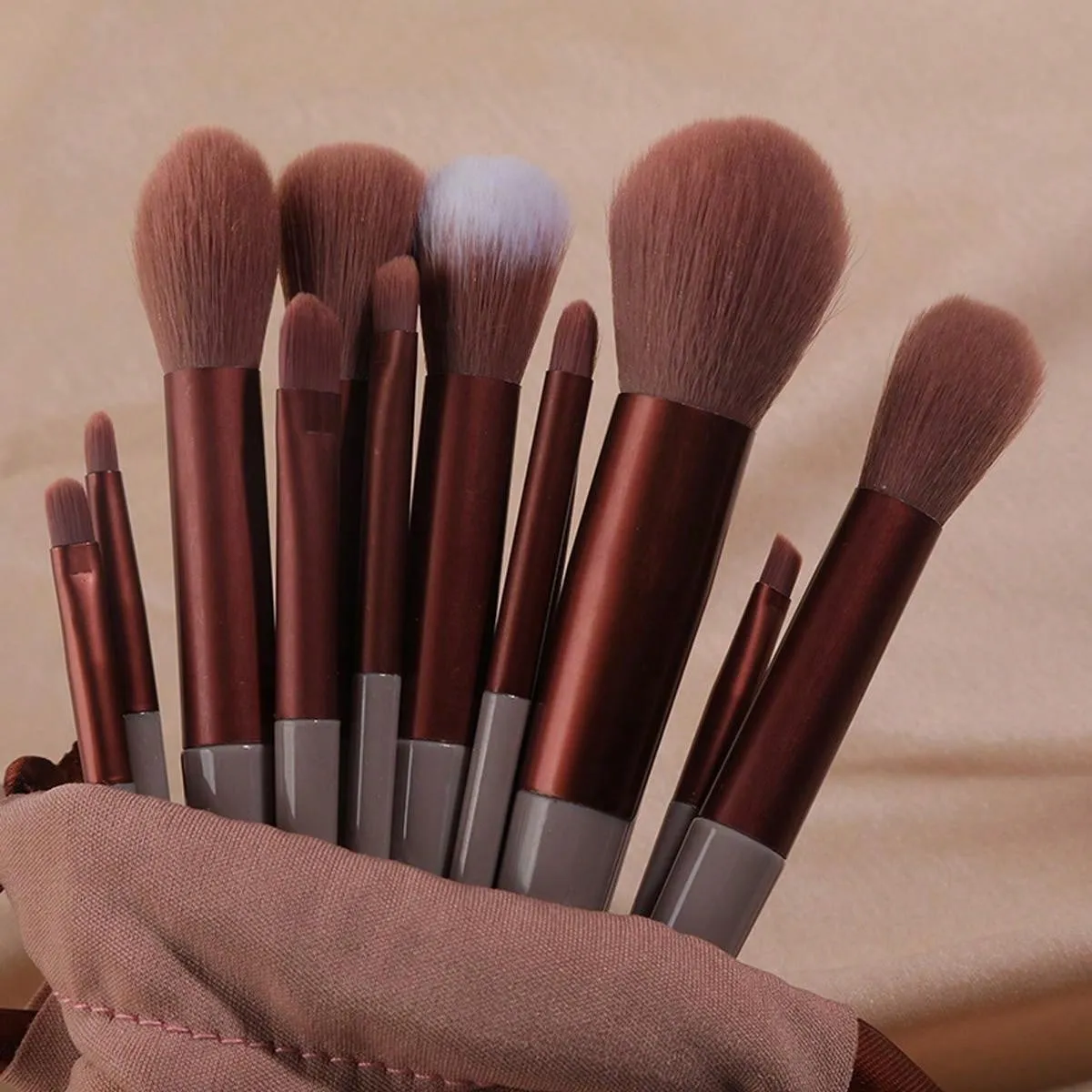 14pcs Makeup Brush Set, Including Coffee-Colored Powder Brush, Blush Brush, Contour Brush, Eye Shadow Brush, Sponge, Makeup Egg, Beginner Essential, Portable Storage Bag, Travel Makeup Tool