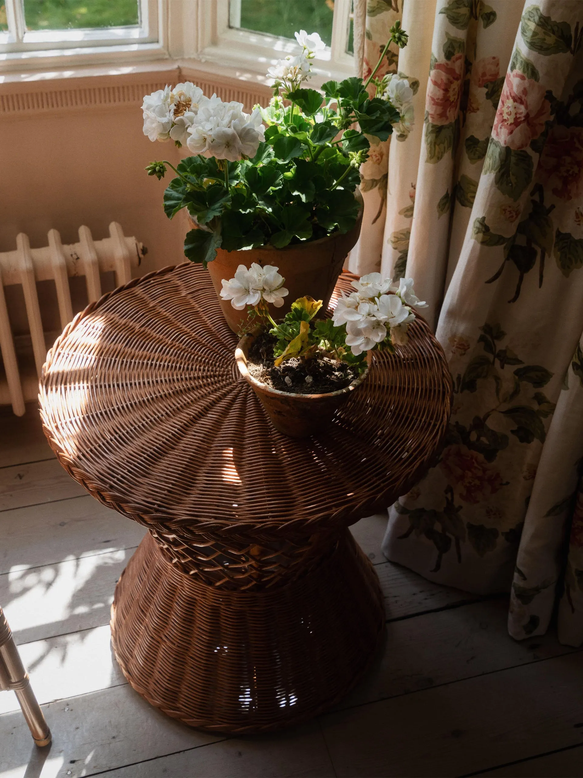 Aperitivo side table